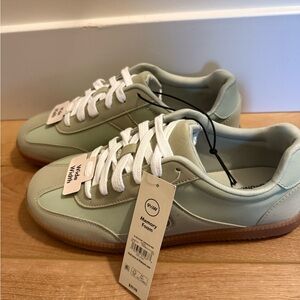 Sneakers with Memory Foam